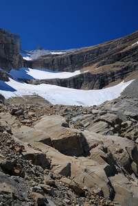 山与冰川和冰碛在太阳剧团 de gavarnie