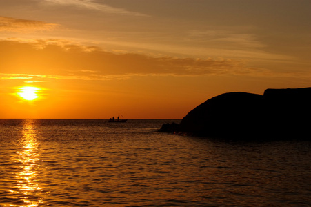 美丽的热带夕阳在海