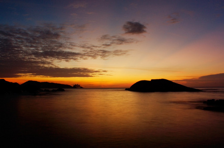 美丽的热带夕阳在海