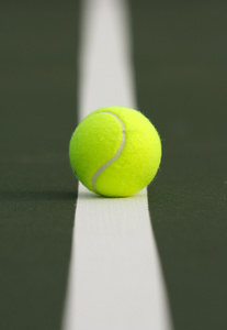 关于法院浅景深的网球