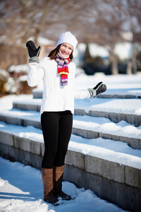 女孩玩雪