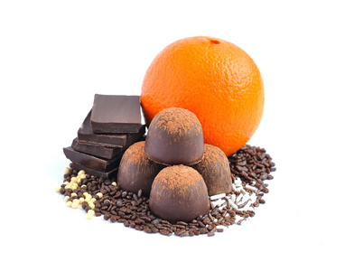 巧克力糖果 巧克力和白色背景上的橙色