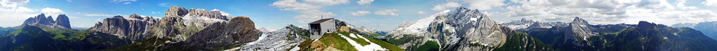 360  views of the Dolomites of the Fassa Valley in the summe