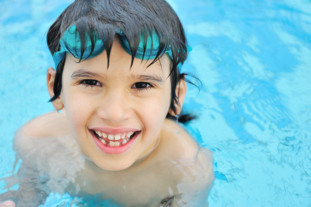 快乐儿童池上夏季和游泳活动