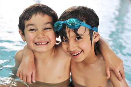快乐儿童池上夏季和游泳活动