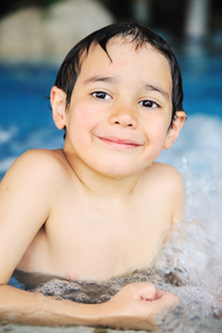 快乐儿童池上夏季和游泳活动图片