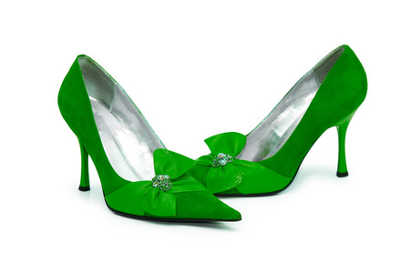 在白色背景上的绿色女鞋子