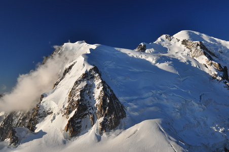 最高的阿尔卑斯山 cosmique 路线山