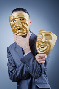 伪装身份戴着面具隐瞒他的身份的商人照片