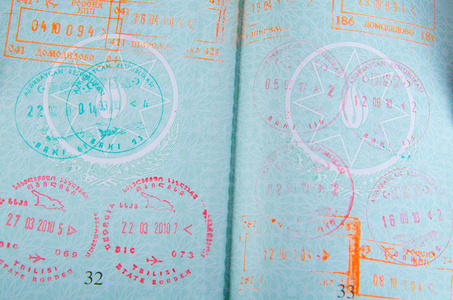 护照与机场邮票