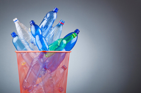 用塑料瓶回收利用的概念照片