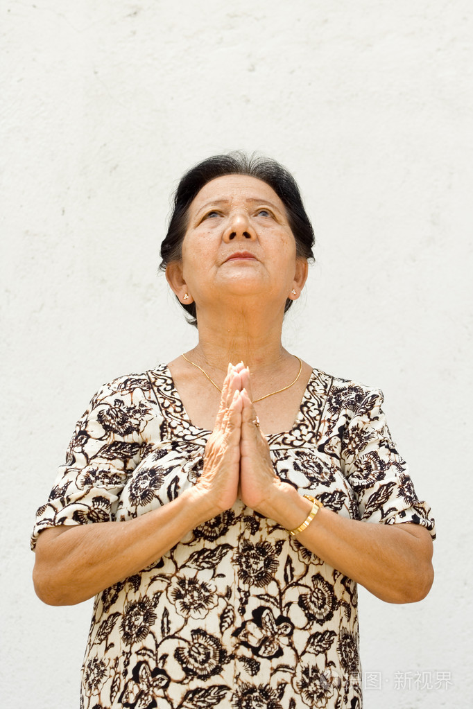 亚洲老女人祈祷