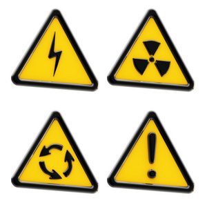 危险 套黄色三角形警告标志