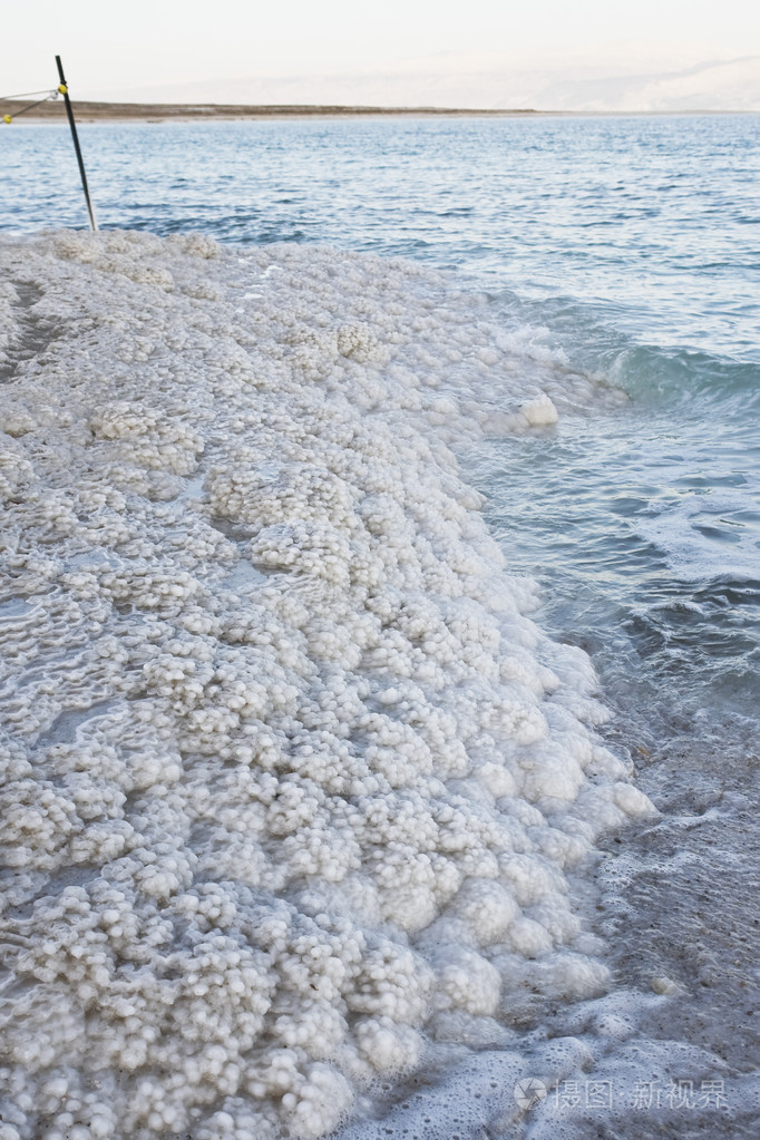 在死海海滩盐纹理