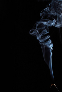 抽象烟雾从线香照片