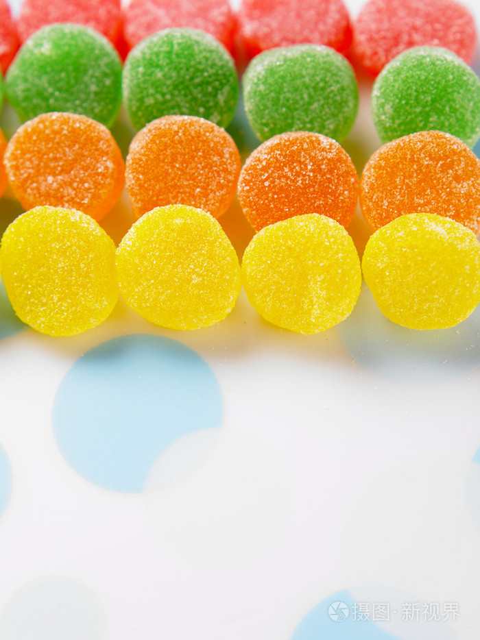 多颜色的软糖糖衣