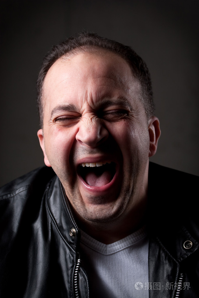 歇斯底里的笑人