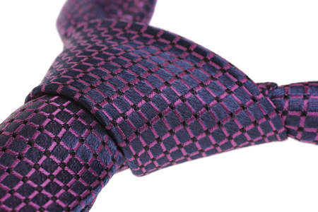 紫色领带温莎结的特写图片