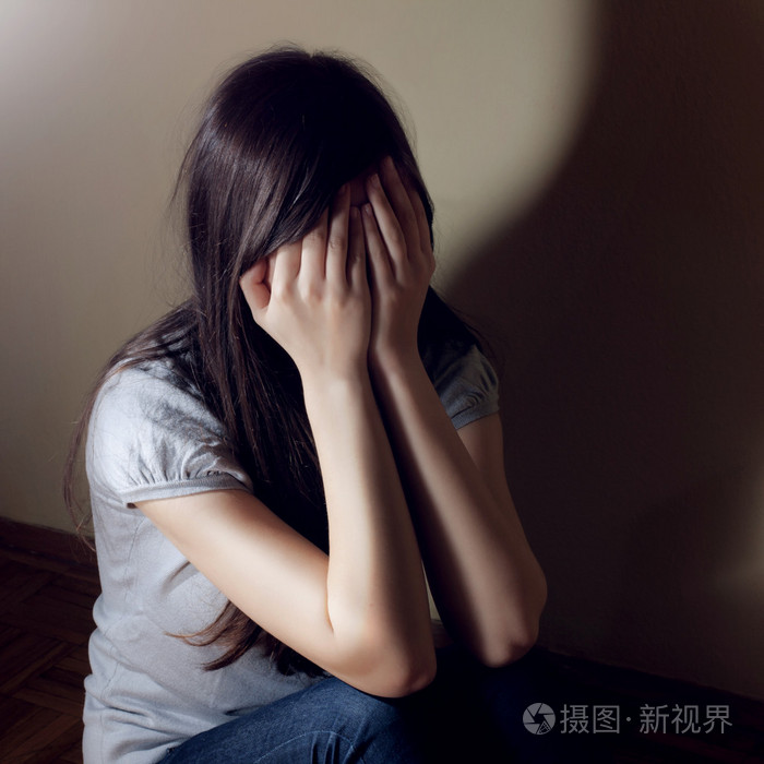 忧郁的少女