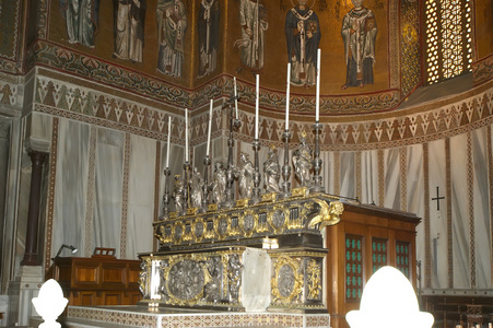 室内的大教堂大教堂的蒙雷阿莱，西西里岛，意大利