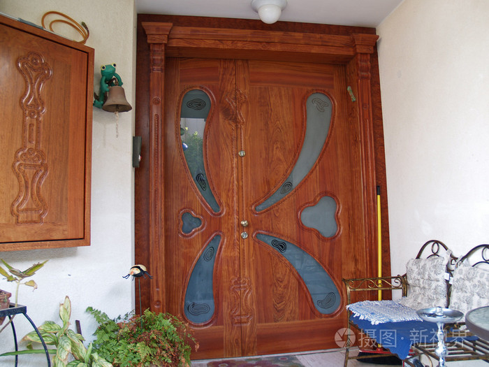 美丽的装饰手工雕刻木制玻璃门