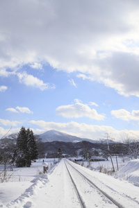 雪场和蓝蓝的天空