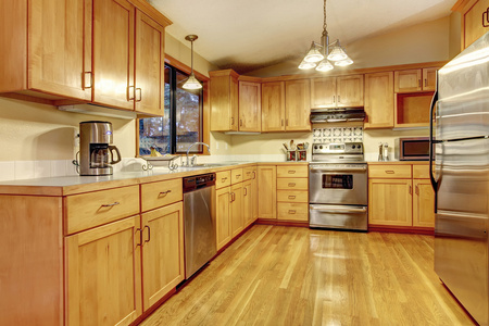 美国木材温暖黄色厨房图片