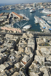历史中心和意大利热那亚港的看法