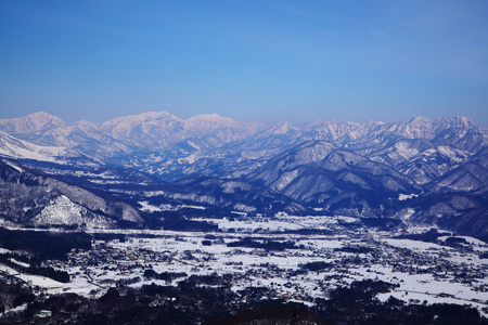 在冬天的白马村