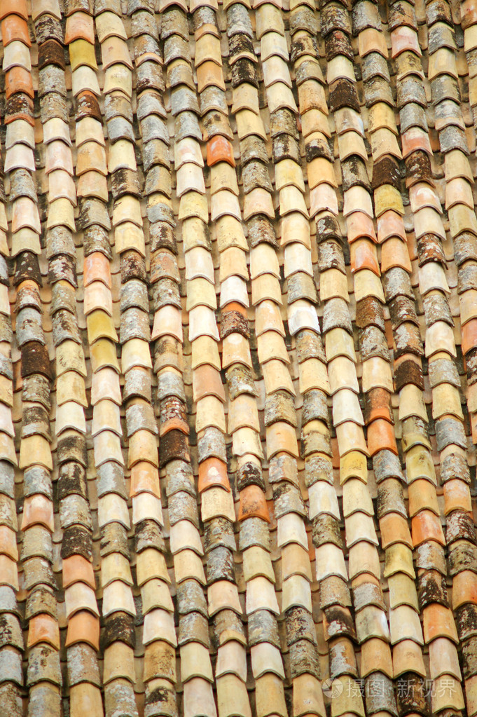 背景的旧屋顶瓦片