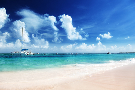 加勒比海滩和游艇