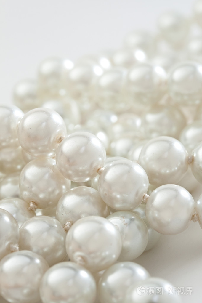 一串珍珠白上