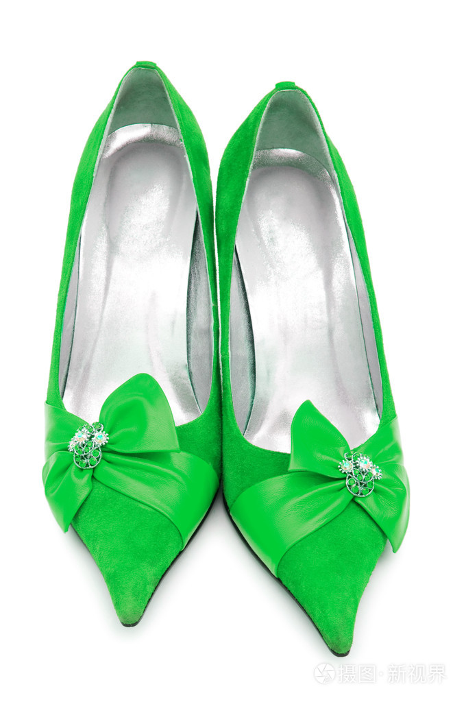 在白色背景上的绿色女鞋子