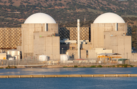 核发电站