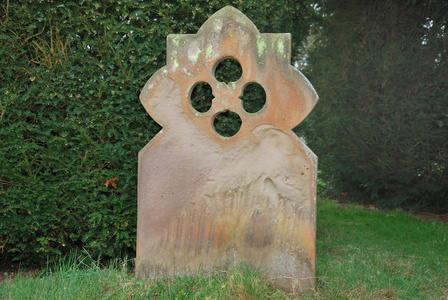 风化的墓碑
