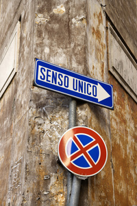 意大利街标志，指示的一种方法