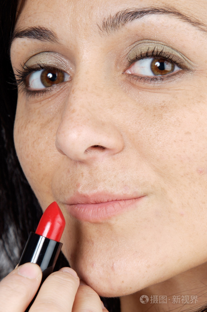 口红的女人