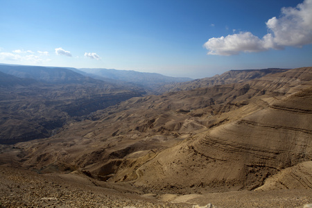 Jordan 国王的公路沿线的 wadi Mujib 峡谷
