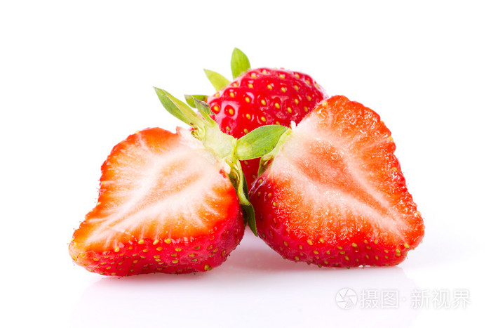 两个半草莓在特写