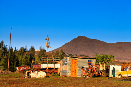 在山中晨光村