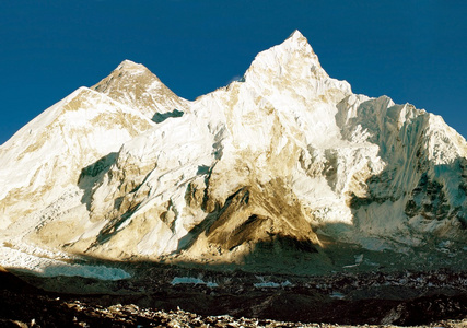 珠穆朗玛峰和努布策山从 kala patthar 视图