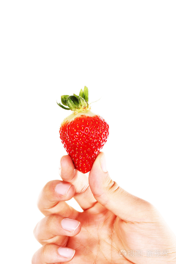 只手拿着草莓