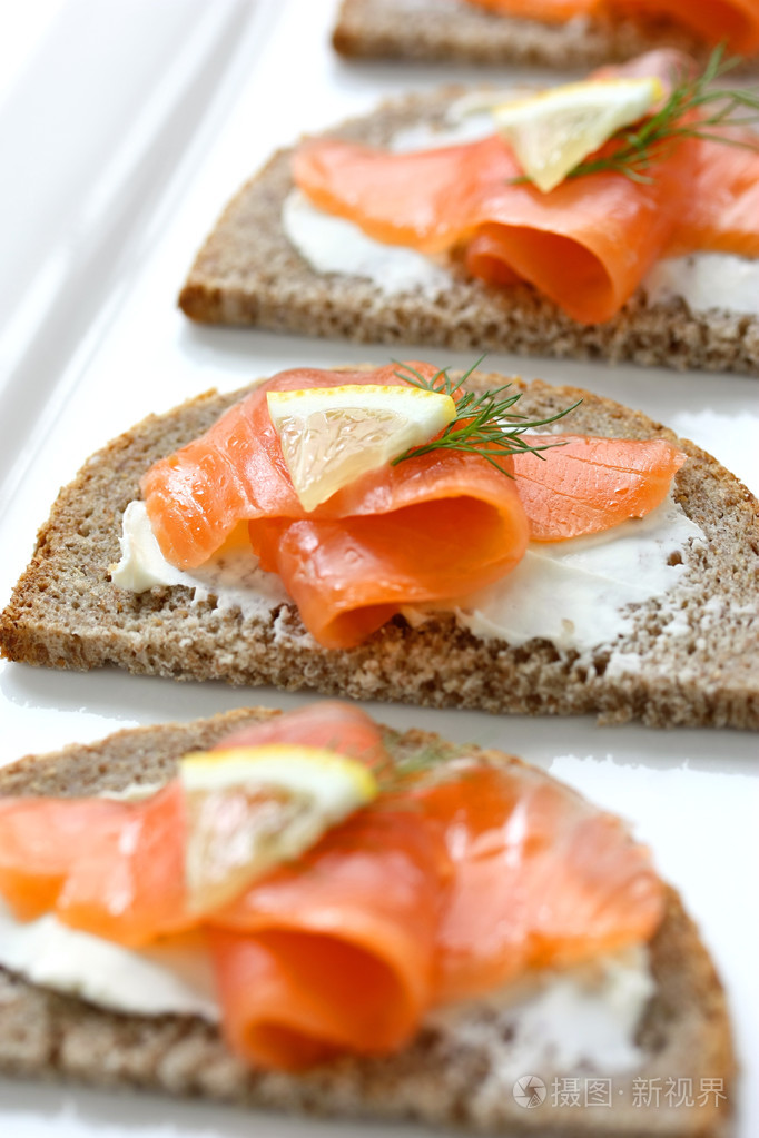 烟熏三文鱼小吃