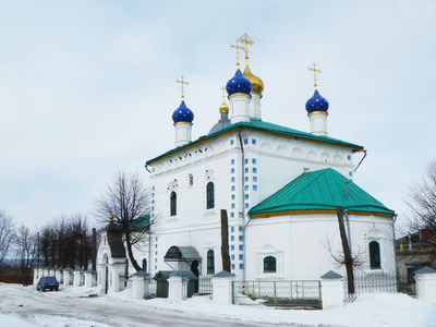 赫 rozhdestvenskiy 大教堂在城市 kovrove