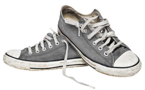 灰色复古运动鞋