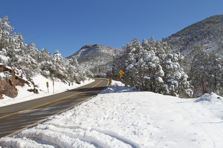 山区公路冬季