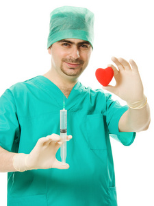 医生与心和他手里的注射器