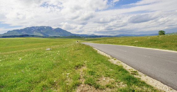 黑山山