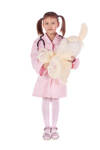 女孩，一名医生，儿童，兔子玩具