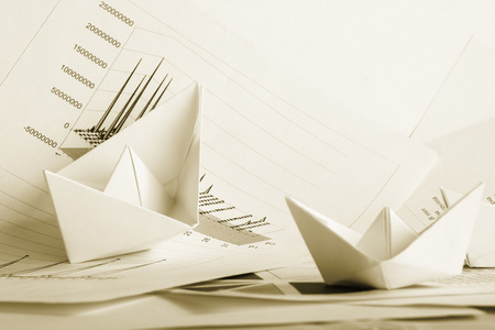 业务概念 纸船和文档